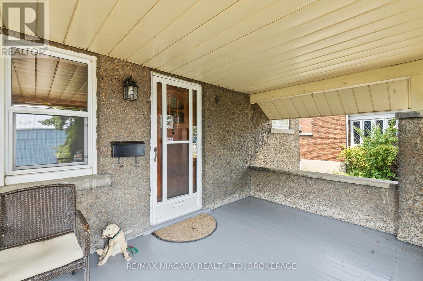 Property at 402 KING STREET image 4