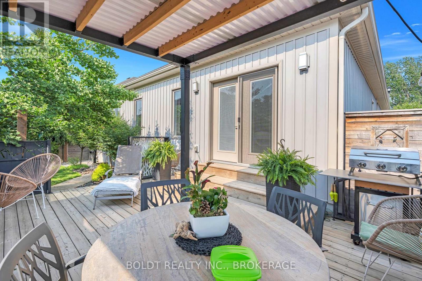 75 Parkside Drive, St. Catharines, Ontario  L2M 0B2 - Photo 31 - X12329993