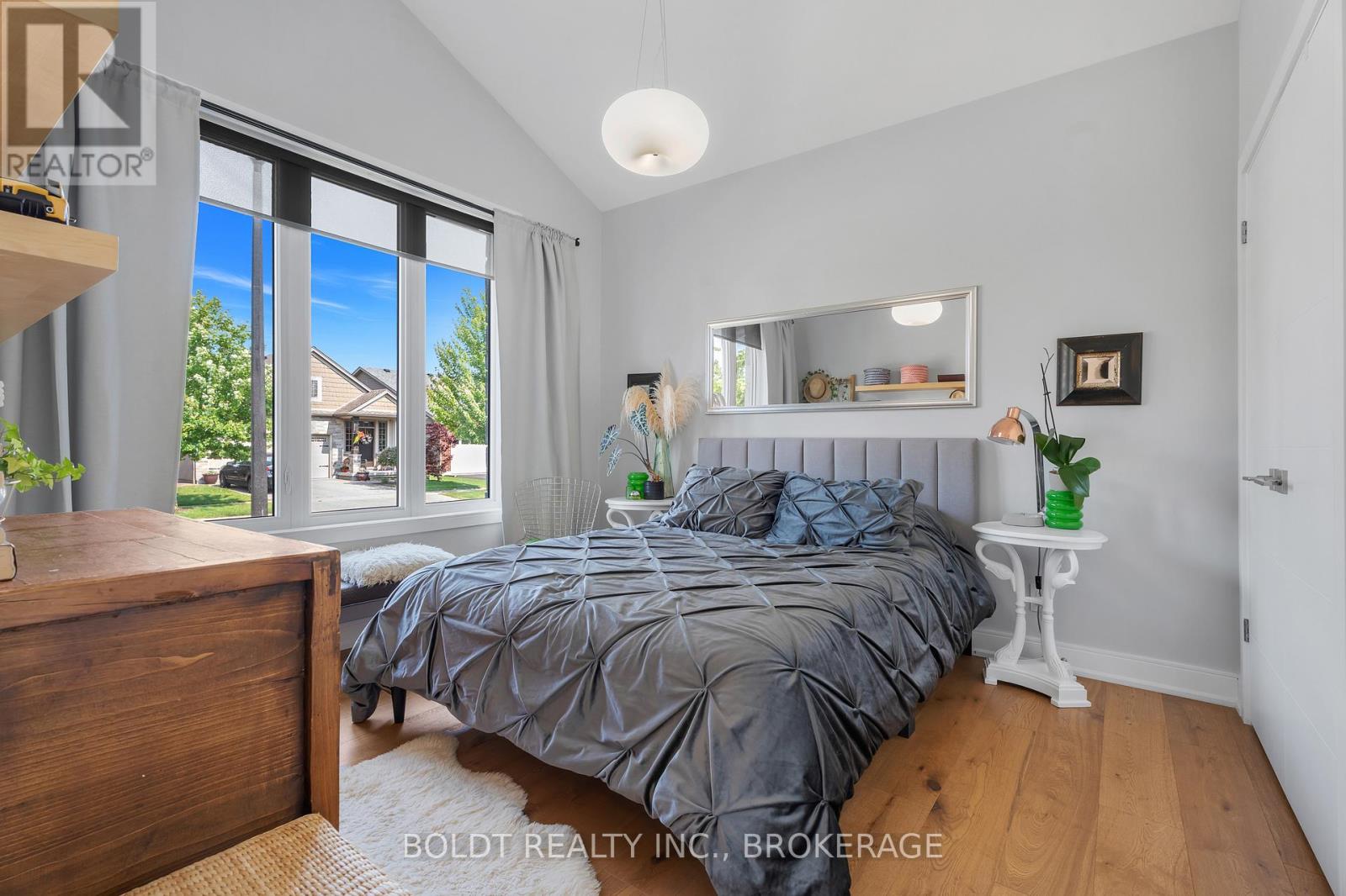75 Parkside Drive, St. Catharines, Ontario  L2M 0B2 - Photo 6 - X12329993