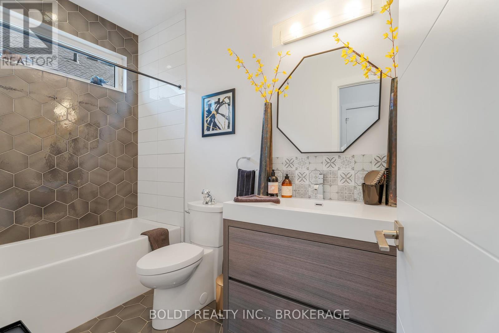 75 Parkside Drive, St. Catharines, Ontario  L2M 0B2 - Photo 9 - X12329993