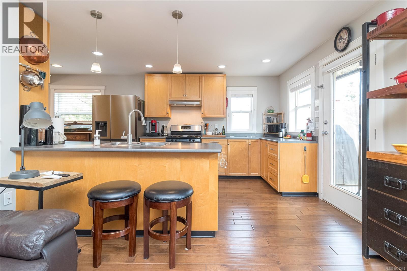Property at 1092 Lucille Dr image 5