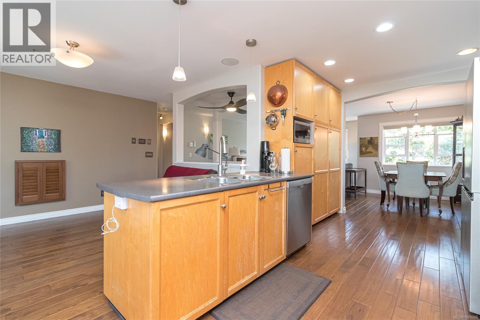 Property at 1092 Lucille Dr image 4