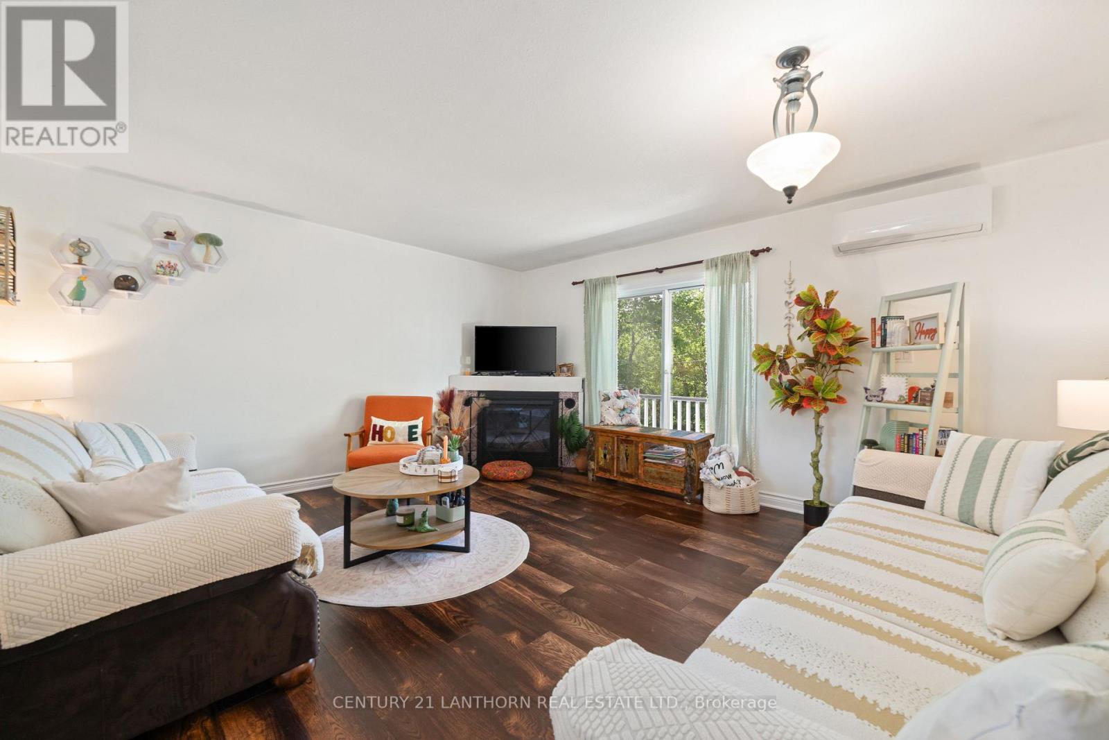 11807 Loyalist Parkway, Prince Edward County, Ontario  K0K 2T0 - Photo 13 - X12246174