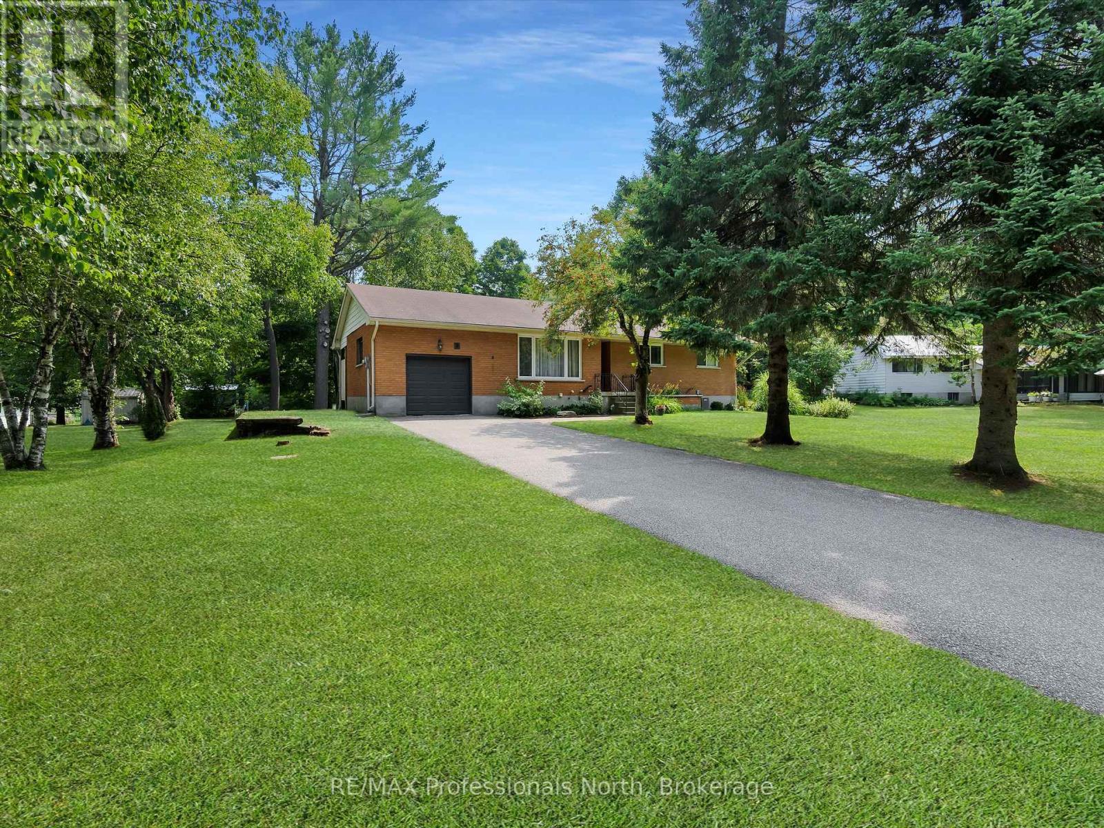 9 Beacon Lane, Bracebridge, Ontario  P1L 1L6 - Photo 2 - X12306881
