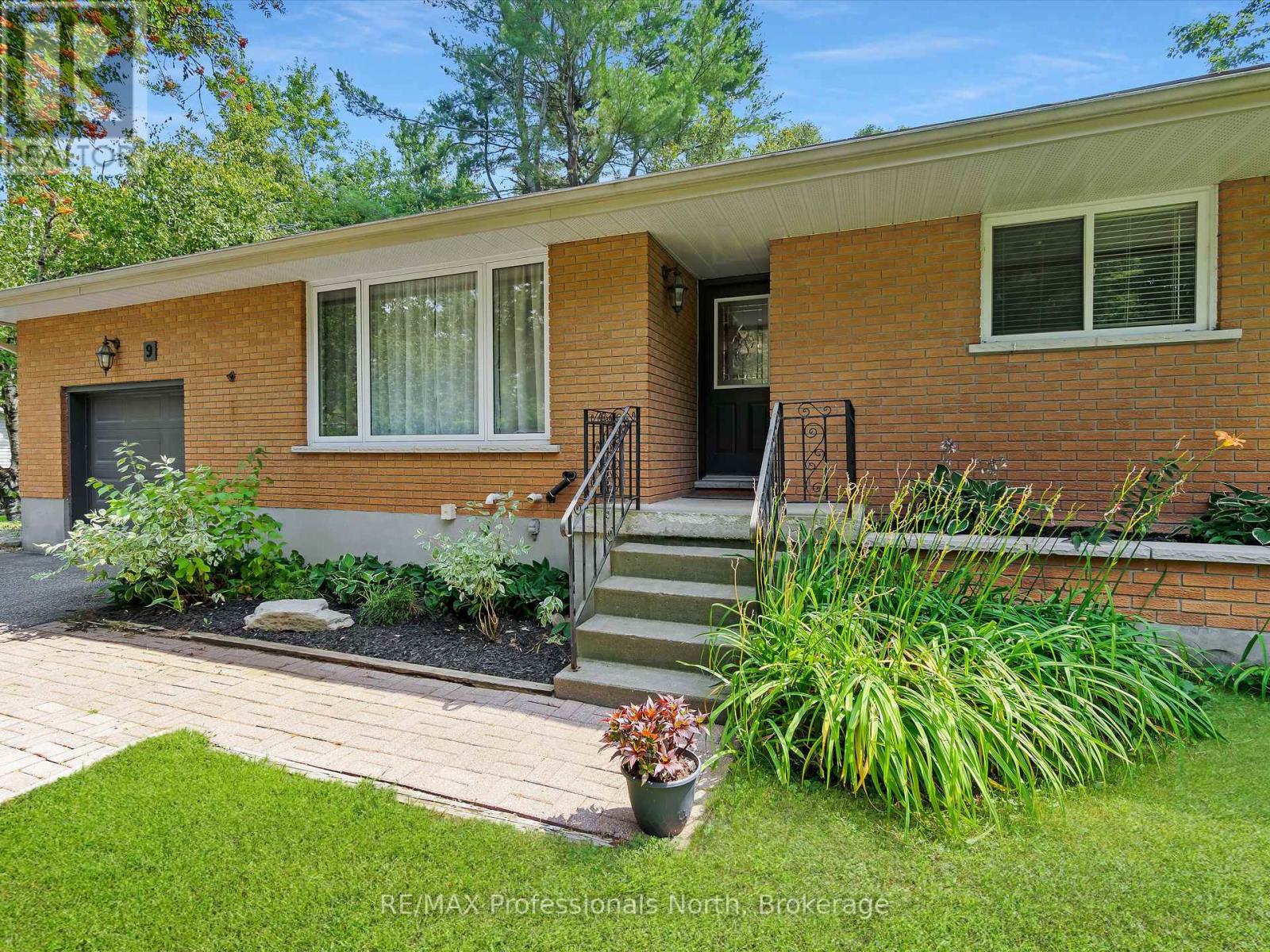 9 Beacon Lane, Bracebridge, Ontario  P1L 1L6 - Photo 3 - X12306881