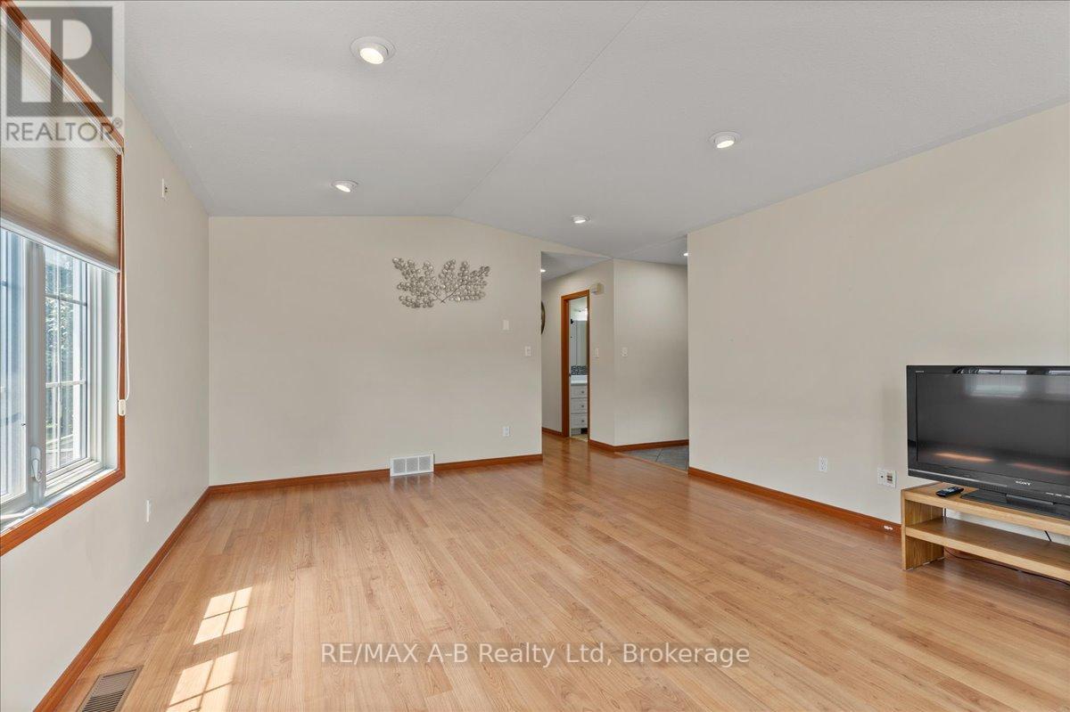 224 Napier Street, West Perth, Ontario  N0K 1N0 - Photo 9 - X12329992
