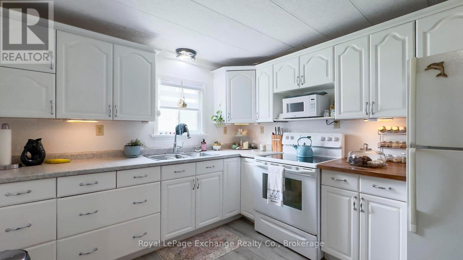 53 Maplewood Boulevard, Kincardine, Ontario  N0G 2T0 - Photo 15 - X12330015