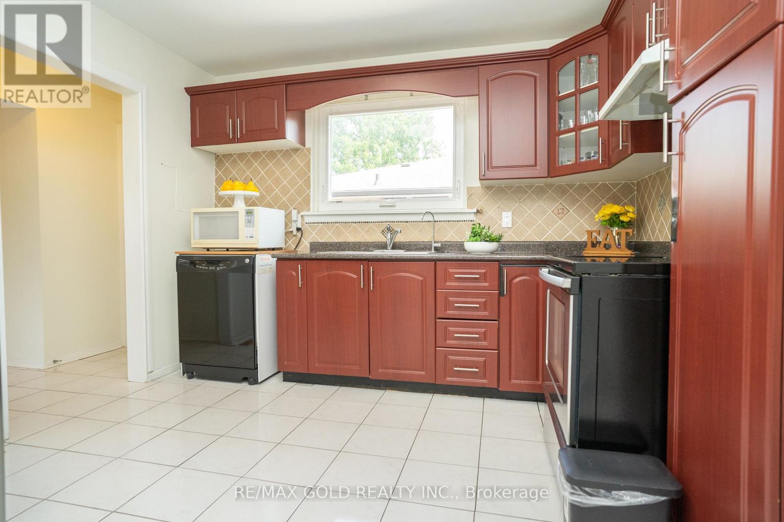 51 Davenport Crescent, Brampton, Ontario  L6T 3L5 - Photo 14 - W12329774