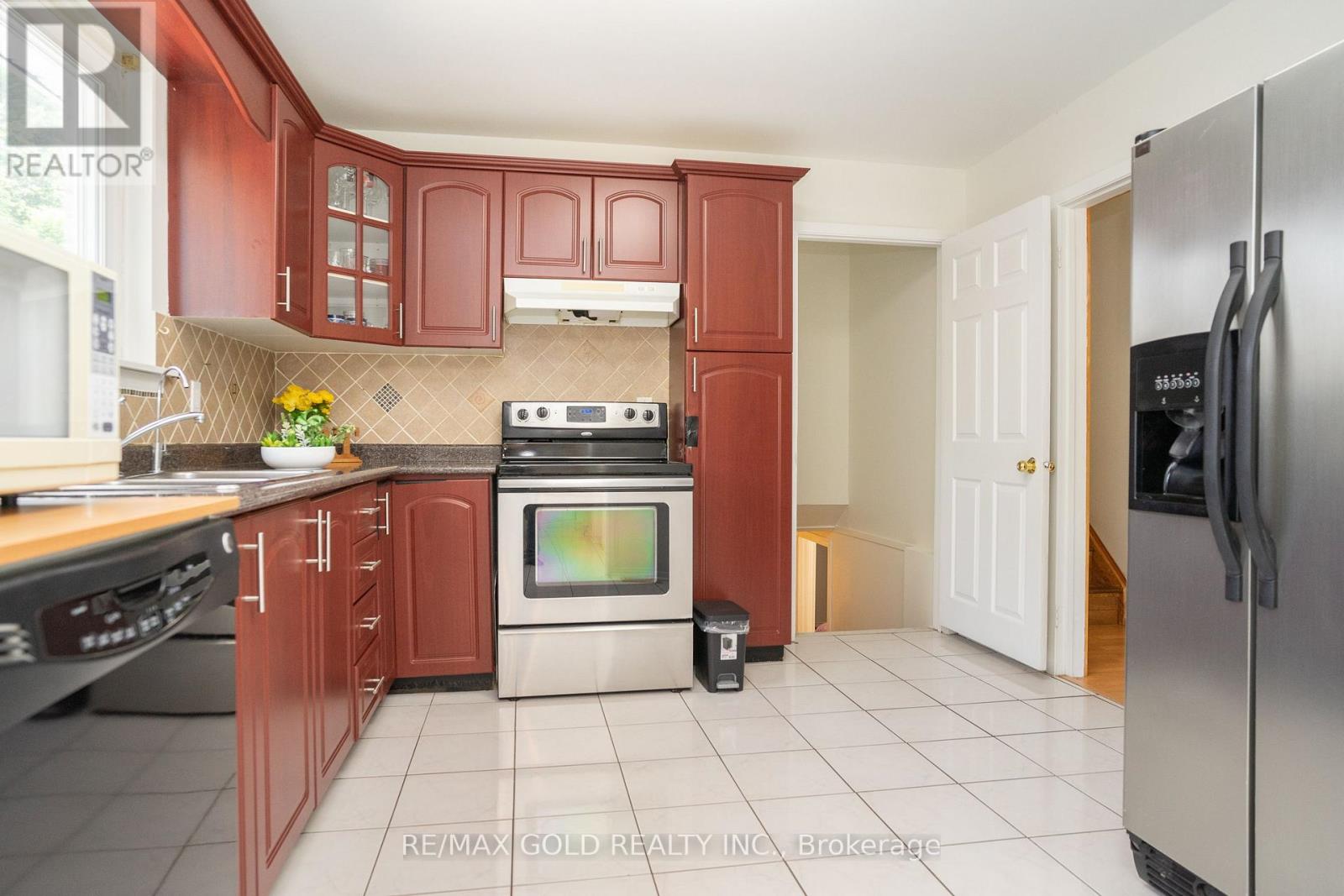 51 Davenport Crescent, Brampton, Ontario  L6T 3L5 - Photo 15 - W12329774