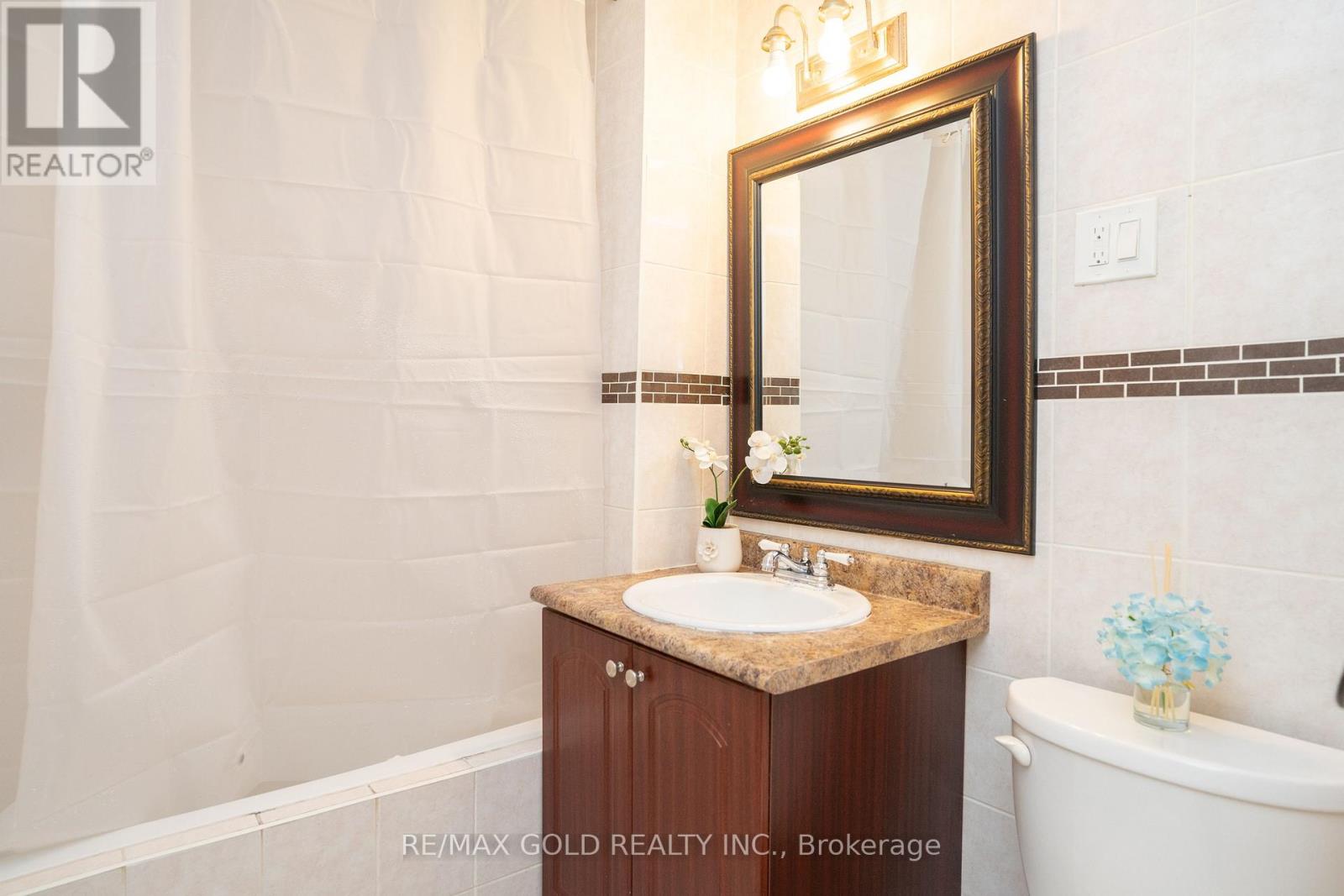 51 Davenport Crescent, Brampton, Ontario  L6T 3L5 - Photo 25 - W12329774