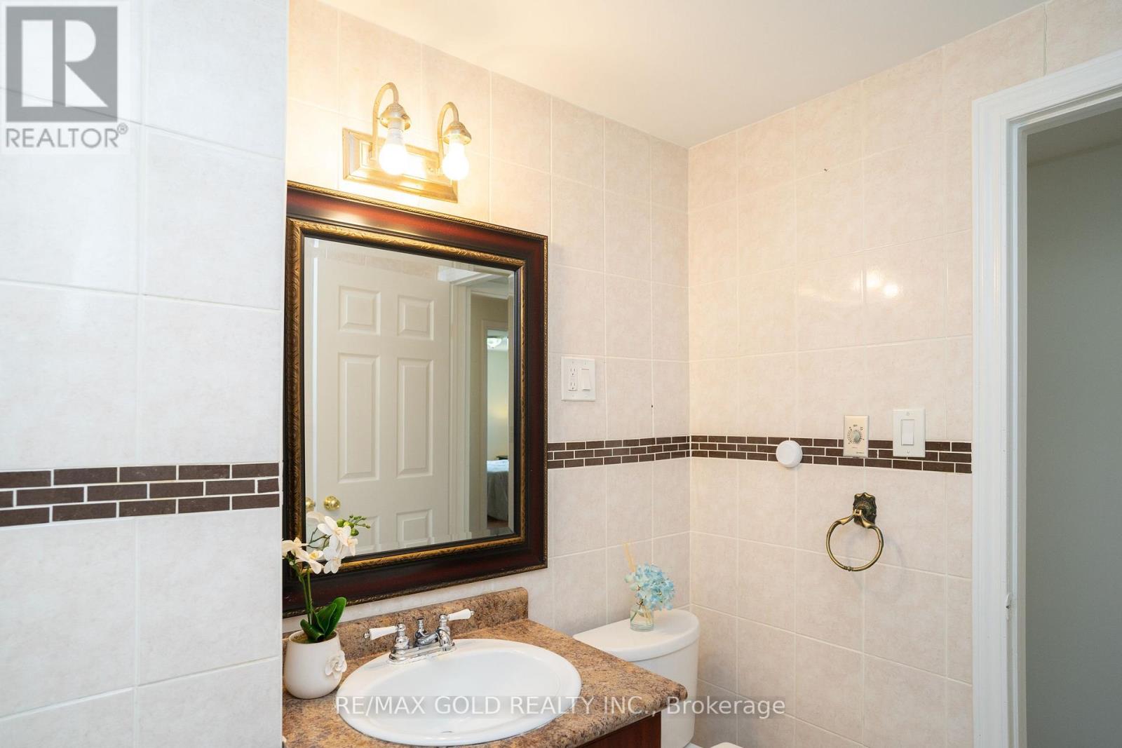51 Davenport Crescent, Brampton, Ontario  L6T 3L5 - Photo 26 - W12329774