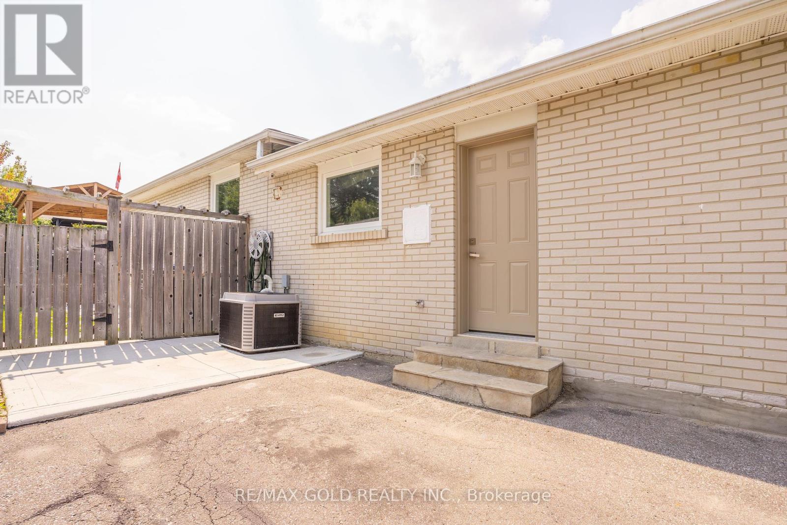 51 Davenport Crescent, Brampton, Ontario  L6T 3L5 - Photo 34 - W12329774