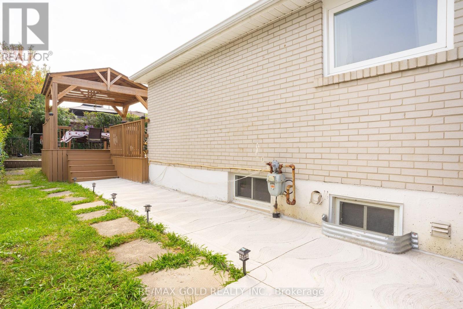 51 Davenport Crescent, Brampton, Ontario  L6T 3L5 - Photo 35 - W12329774