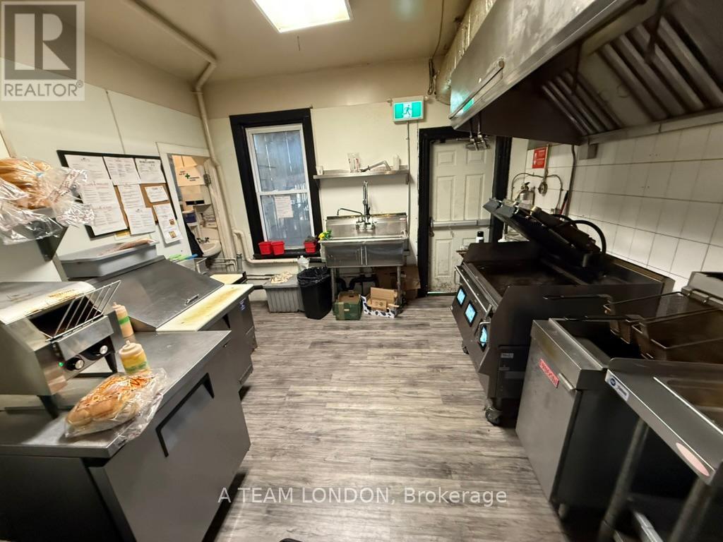646 Richmond Street, London East, Ontario  N6A 3G6 - Photo 12 - X12329524