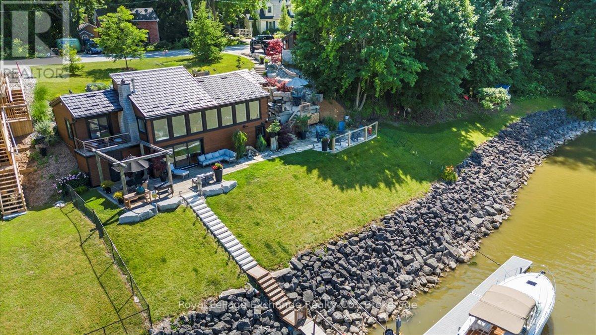 268 Saugeen Street, Saugeen Shores, Ontario N0H 2L0 - Photo 6 - X12267462