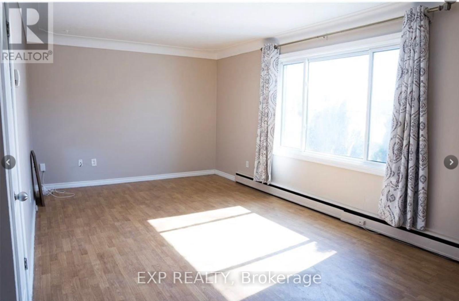 250 Highland Road W, Hamilton, Ontario  L8J 3T7 - Photo 3 - X12317591