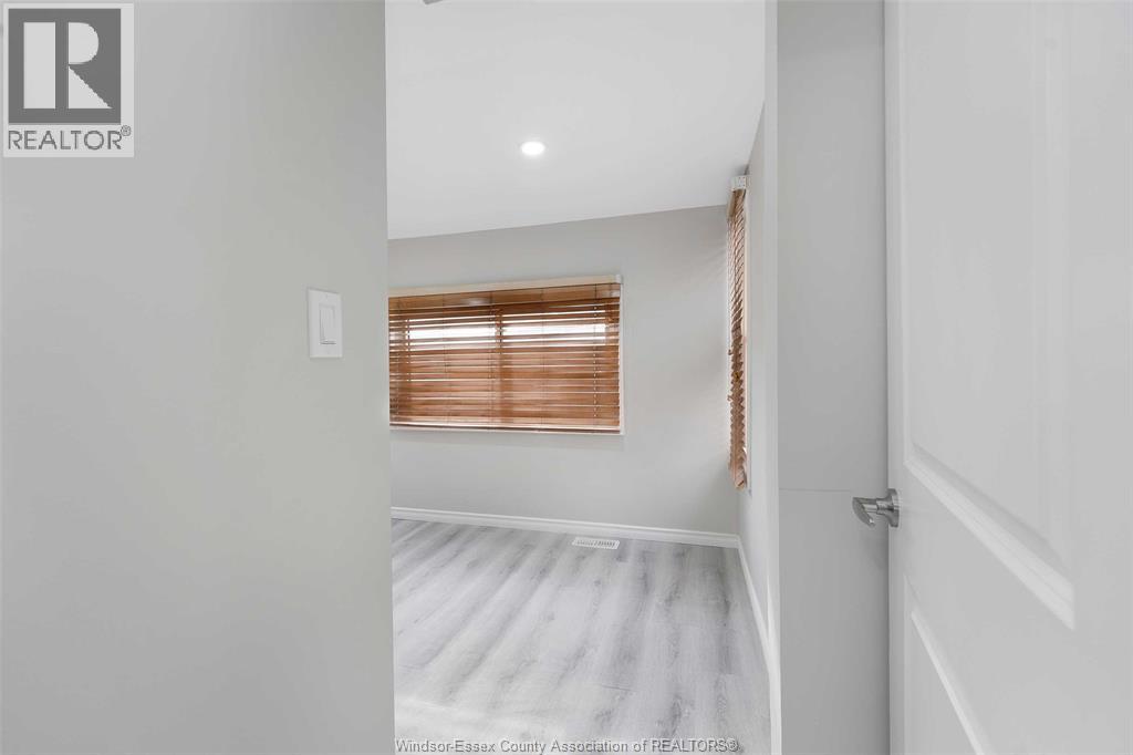 1061 Highland Avenue, Windsor, Ontario  N9A 1R6 - Photo 27 - 25020014