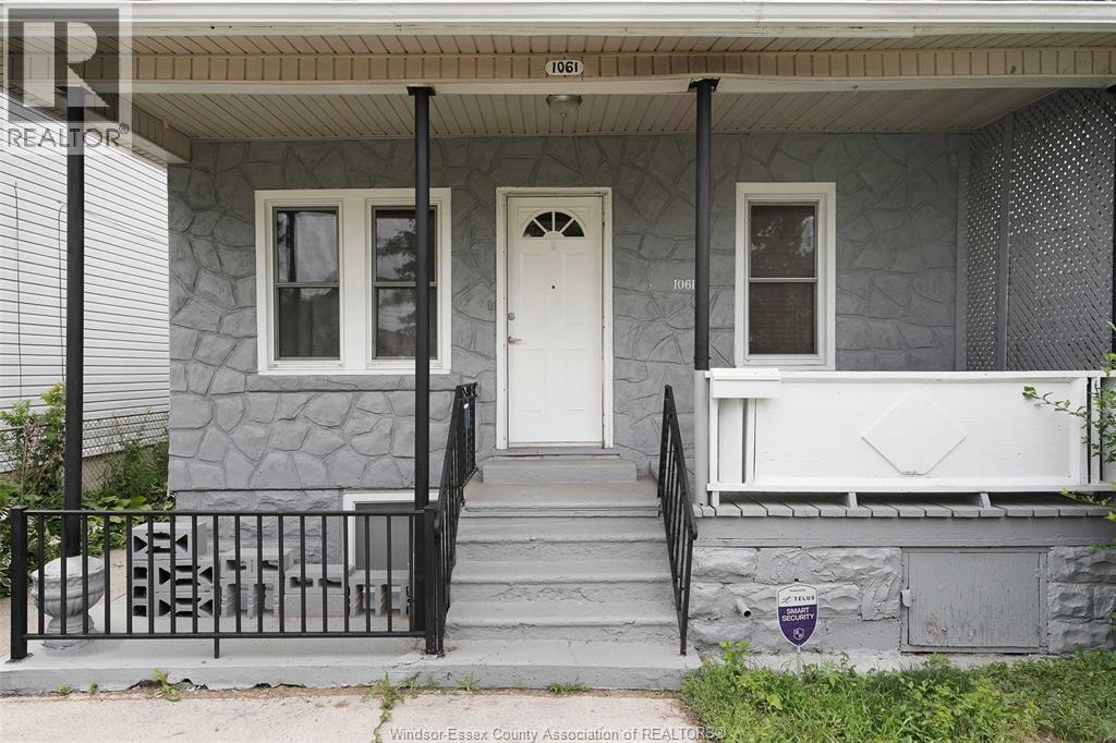 1061 Highland Avenue, Windsor, Ontario  N9A 1R6 - Photo 3 - 25020014