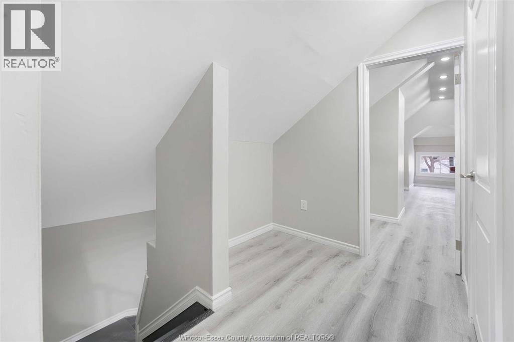 1061 Highland Avenue, Windsor, Ontario  N9A 1R6 - Photo 31 - 25020014