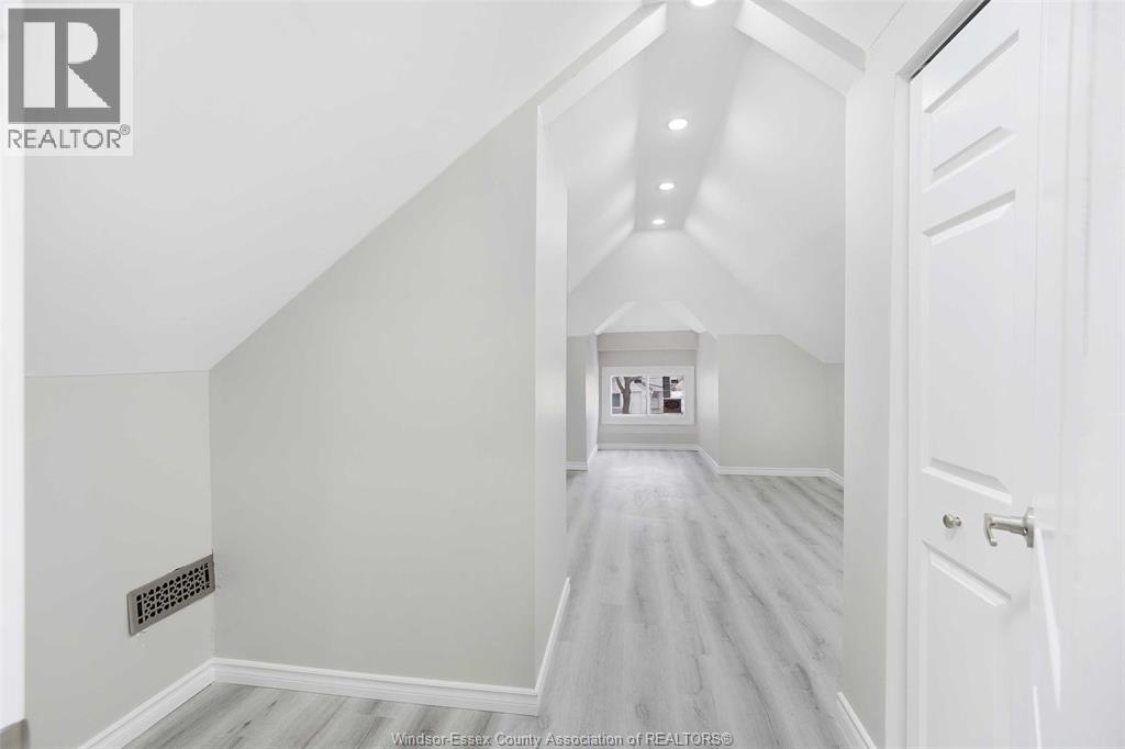 1061 Highland Avenue, Windsor, Ontario  N9A 1R6 - Photo 32 - 25020014