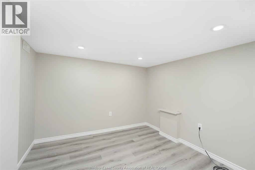 1061 Highland Avenue, Windsor, Ontario  N9A 1R6 - Photo 45 - 25020014