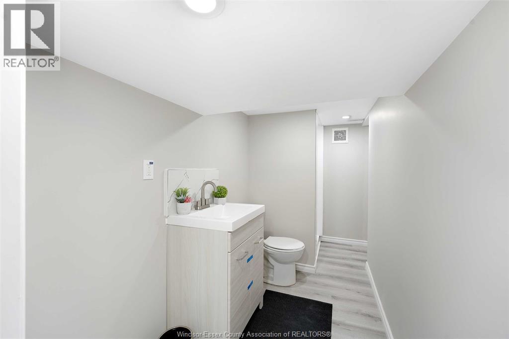 1061 Highland Avenue, Windsor, Ontario  N9A 1R6 - Photo 46 - 25020014