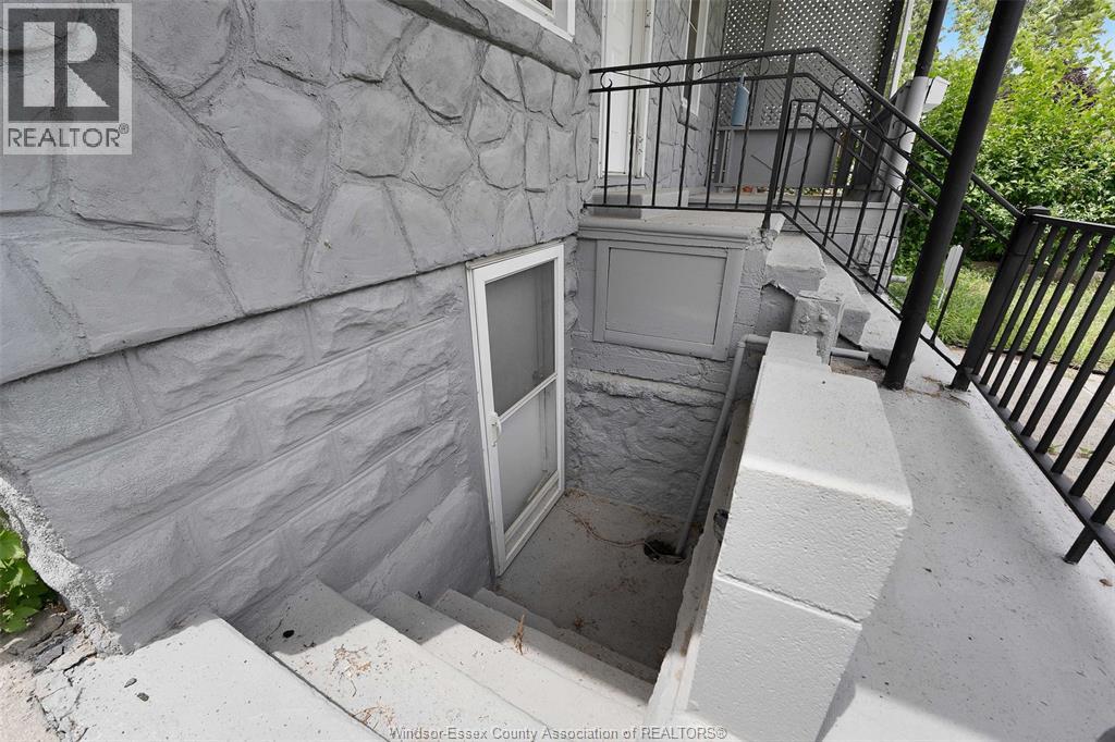 1061 Highland Avenue, Windsor, Ontario  N9A 1R6 - Photo 7 - 25020014
