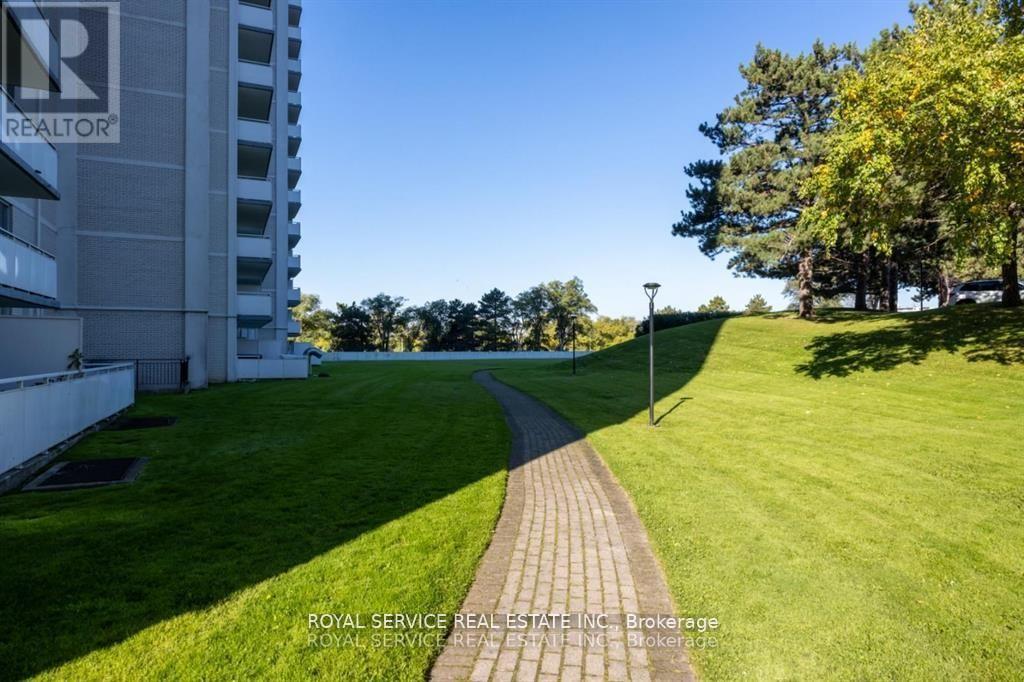 Property at 1008 - 10 PARKWAY FOREST DRIVE image 3