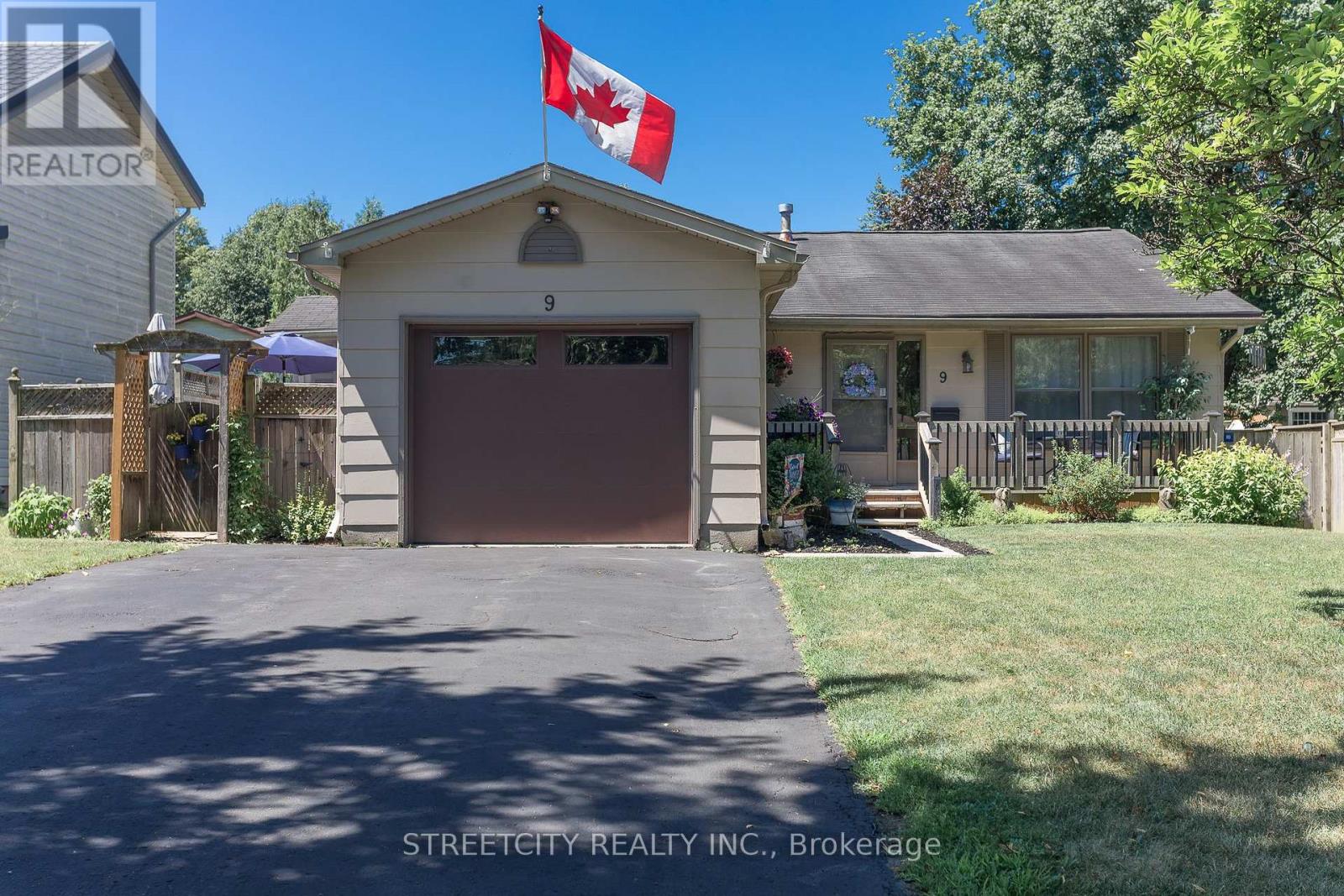 9 Cottonwood Crescent Sw, London North, Ontario  N6G 2Y7 - Photo 1 - X12330033