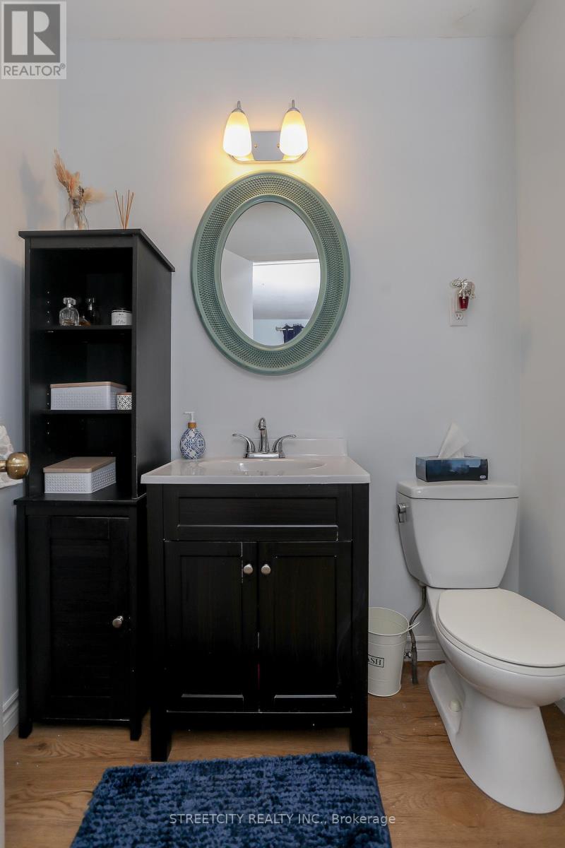 9 Cottonwood Crescent Sw, London North, Ontario  N6G 2Y7 - Photo 30 - X12330033