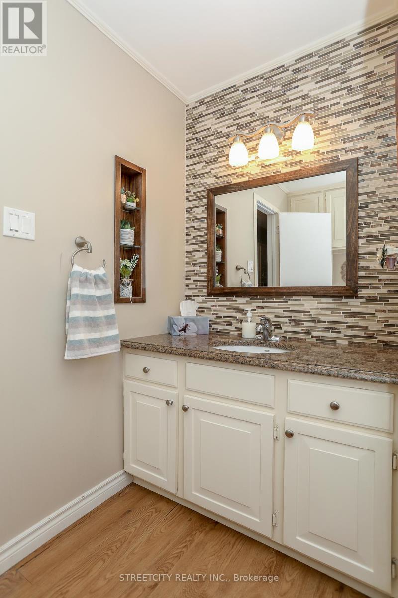 9 Cottonwood Crescent Sw, London North, Ontario  N6G 2Y7 - Photo 38 - X12330033