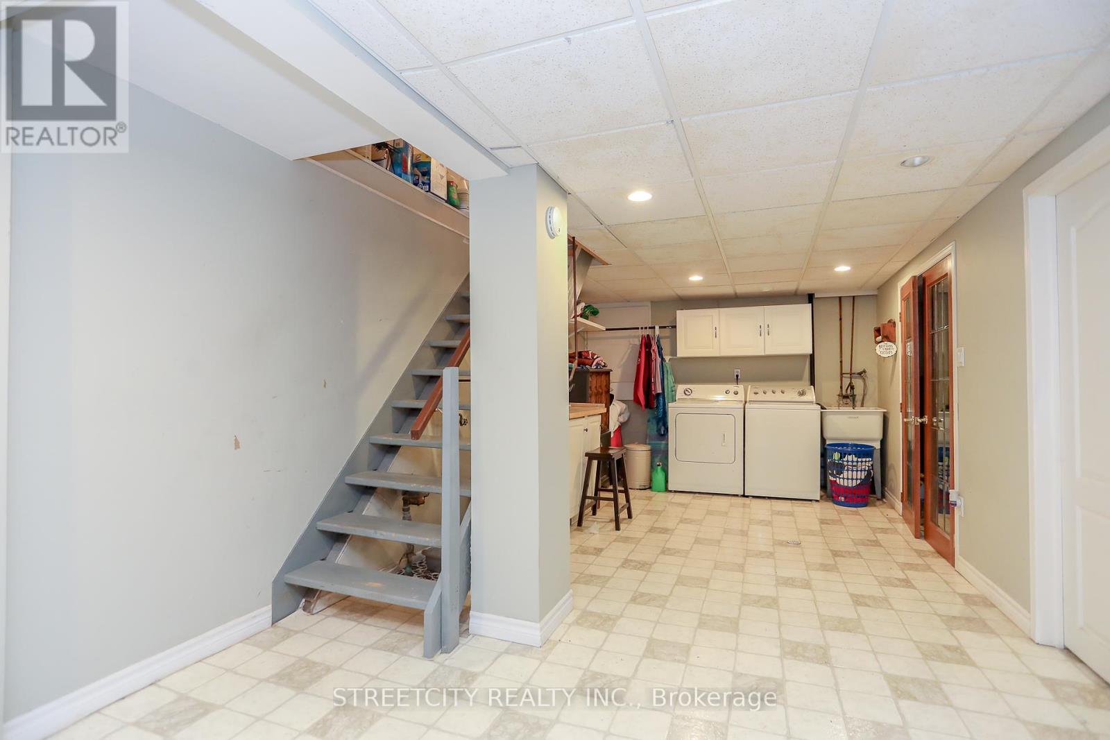 9 Cottonwood Crescent Sw, London North, Ontario  N6G 2Y7 - Photo 39 - X12330033