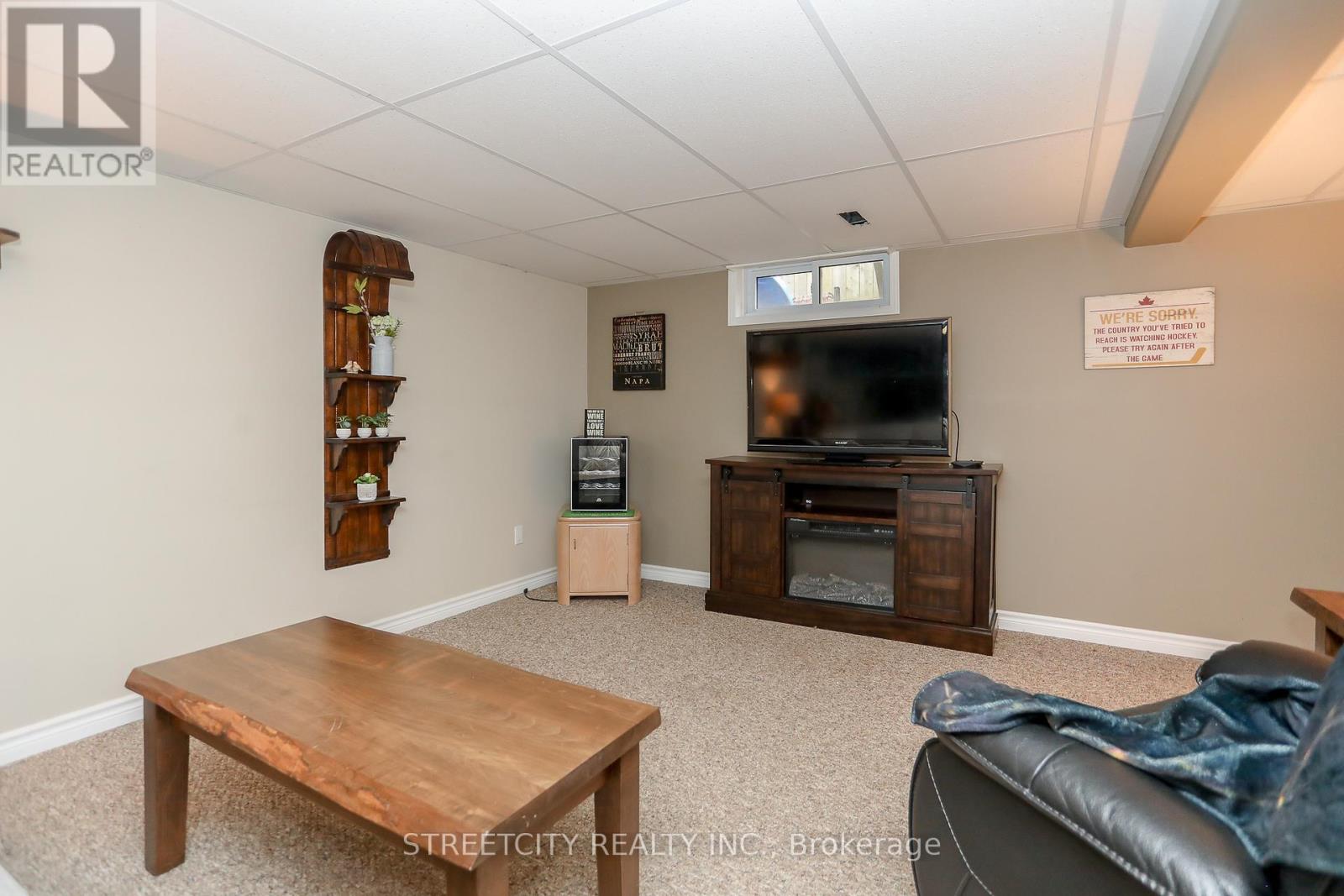 9 Cottonwood Crescent Sw, London North, Ontario  N6G 2Y7 - Photo 44 - X12330033