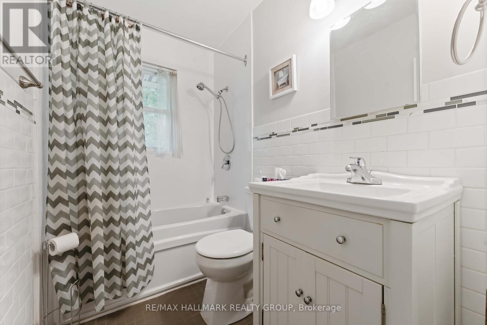 2055 Neepawa Avenue, Ottawa, Ontario  K2A 3L7 - Photo 13 - X12330112