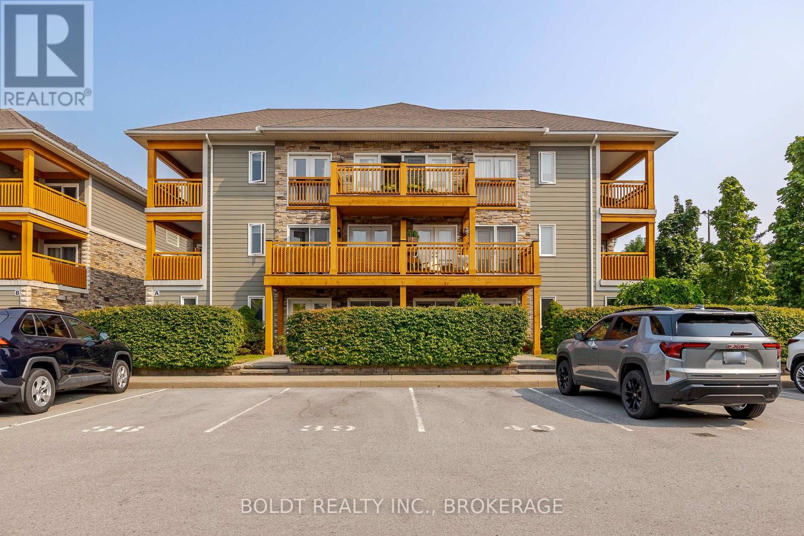 201 - 678 Line 2 Road, Niagara-On-The-Lake, Ontario  L0S 1T0 - Photo 3 - X12330060