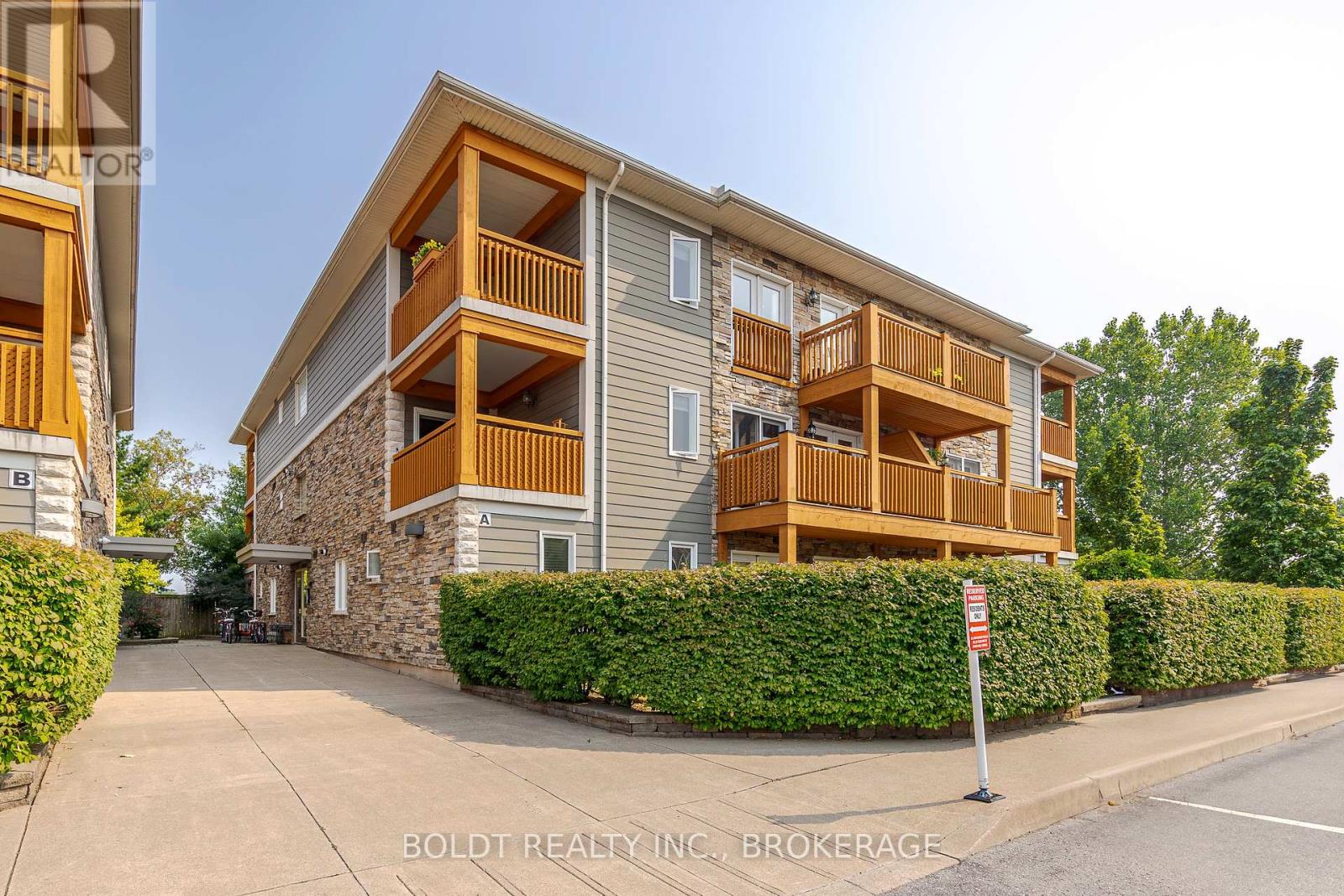 201 - 678 Line 2 Road, Niagara-On-The-Lake, Ontario  L0S 1T0 - Photo 4 - X12330060