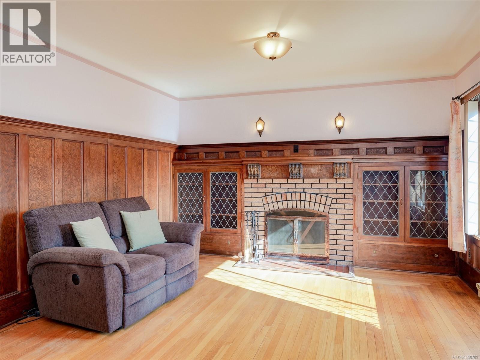 Property at 3908 Ascot Dr image 4