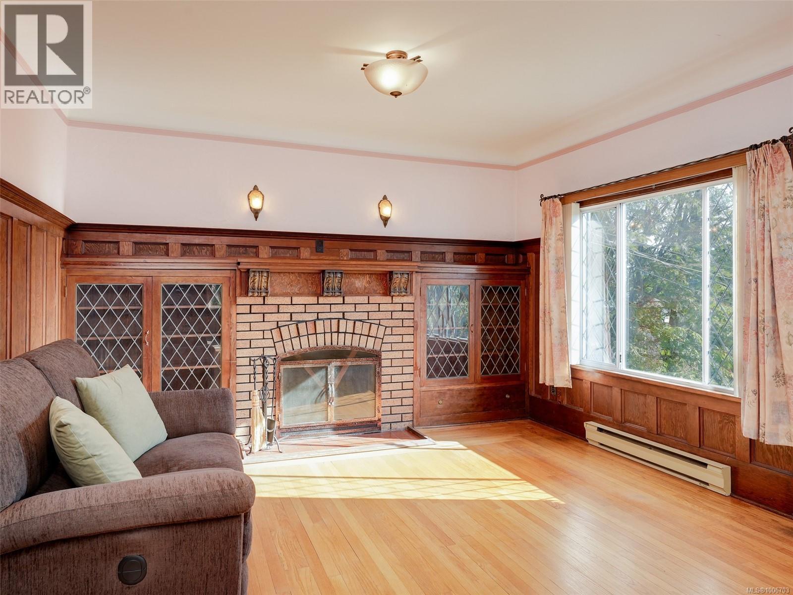 Property at 3908 Ascot Dr image 5