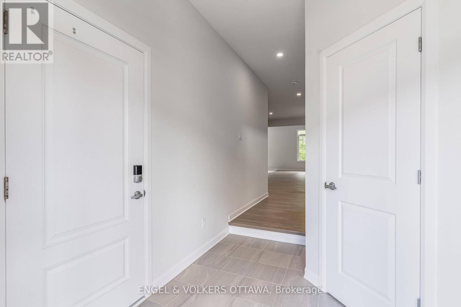333 Elsie Macgill Walk, Ottawa, Ontario  K2W 0K7 - Photo 6 - X12320813