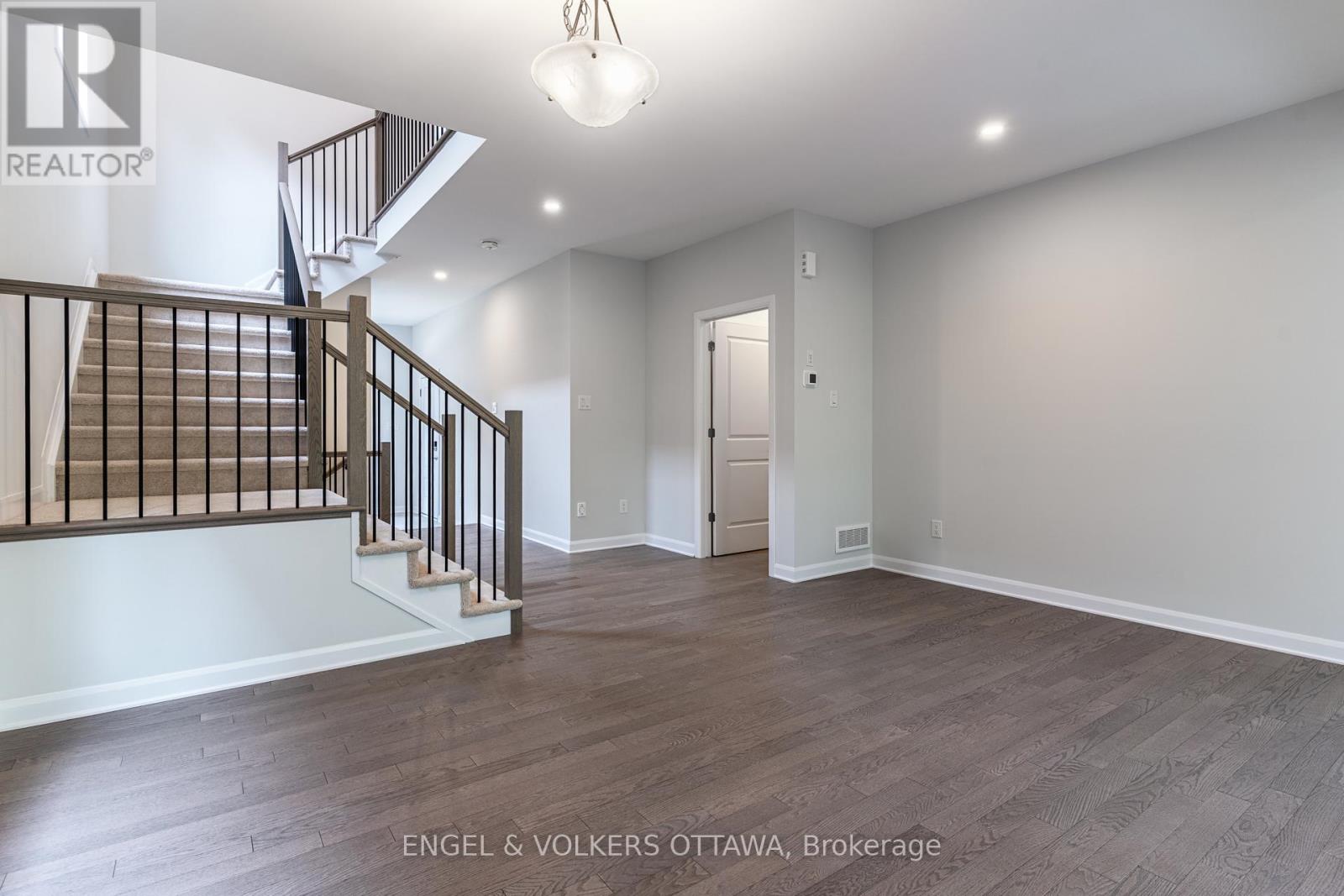 333 Elsie Macgill Walk, Ottawa, Ontario  K2W 0K7 - Photo 9 - X12320813