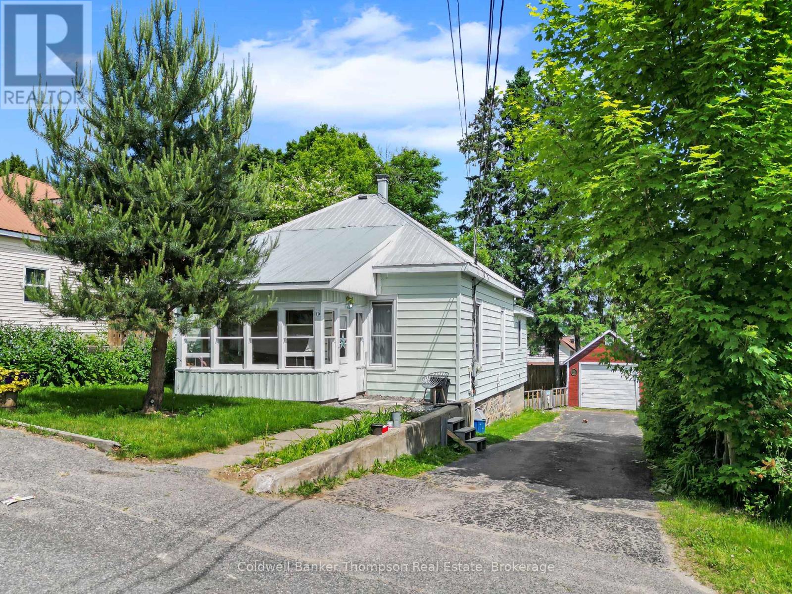 10 Duncan Street E, Huntsville, Ontario  P1H 1P6 - Photo 2 - X12330056