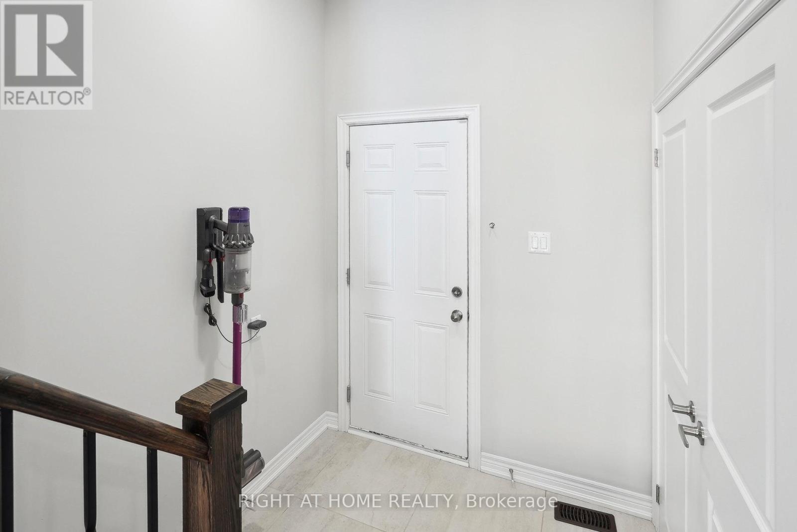 944 Larter Street, Innisfil, Ontario  L9S 0A8 - Photo 18 - N12330024