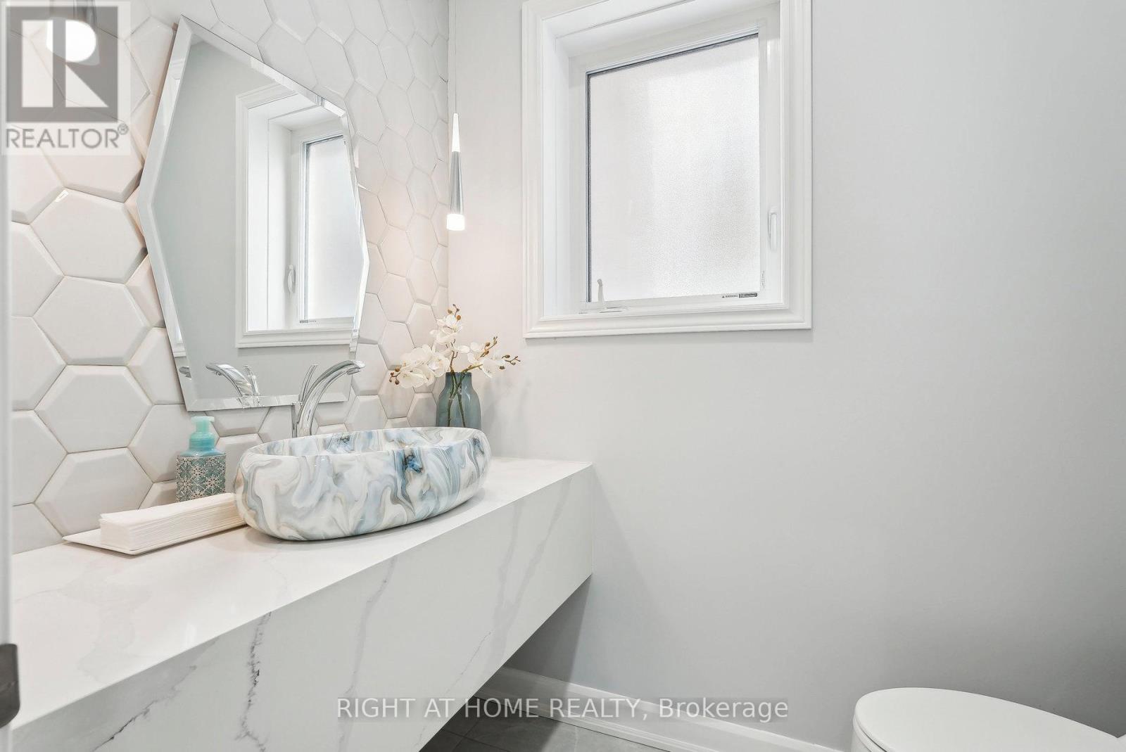 944 Larter Street, Innisfil, Ontario  L9S 0A8 - Photo 20 - N12330024