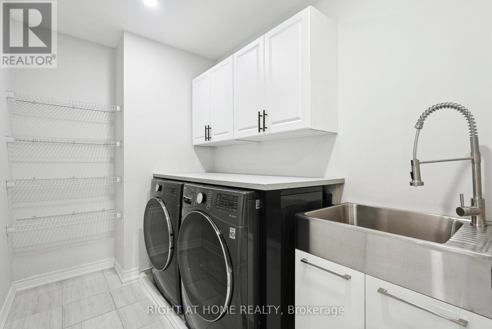 944 Larter Street, Innisfil, Ontario  L9S 0A8 - Photo 22 - N12330024