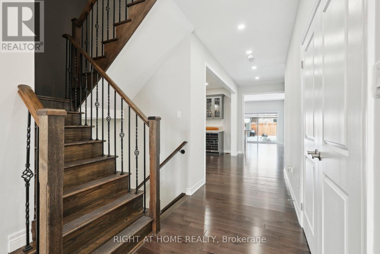 944 Larter Street, Innisfil, Ontario  L9S 0A8 - Photo 6 - N12330024