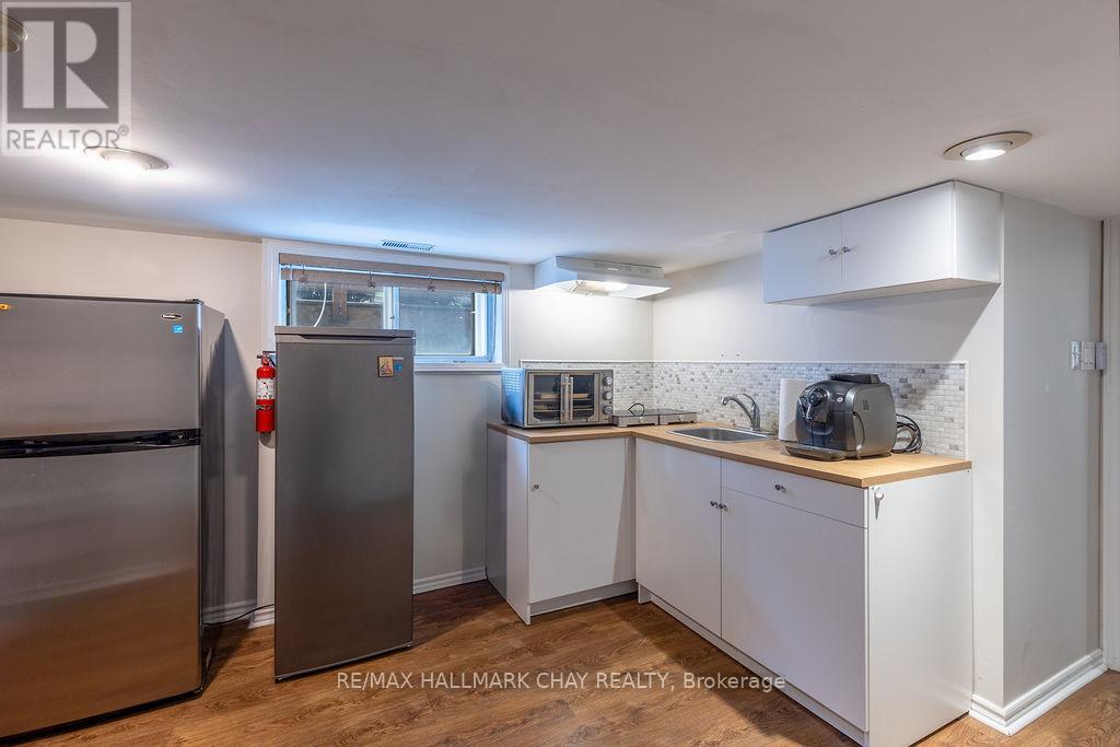 325 Innisfil Street, Barrie, Ontario  L4N 3G4 - Photo 18 - S12330030
