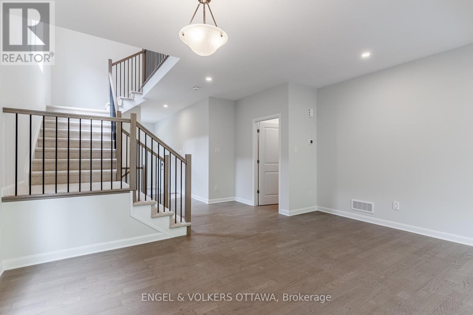 325 Elsie Macgill Walk, Ottawa, Ontario  K2W 0K7 - Photo 9 - X12320809