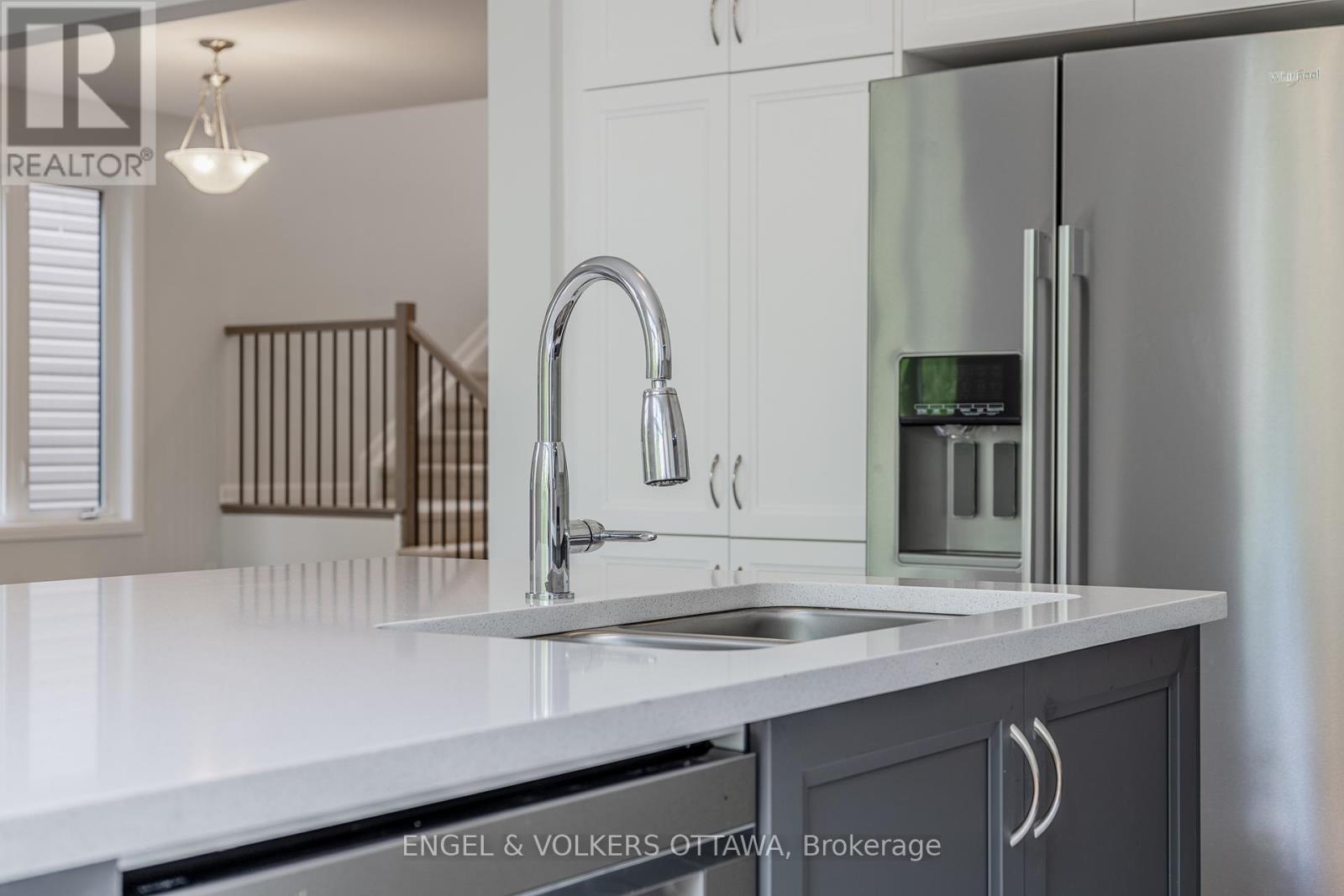 333 Elsie Macgill Walk, Ottawa, Ontario  K2W 0K7 - Photo 23 - X12320813