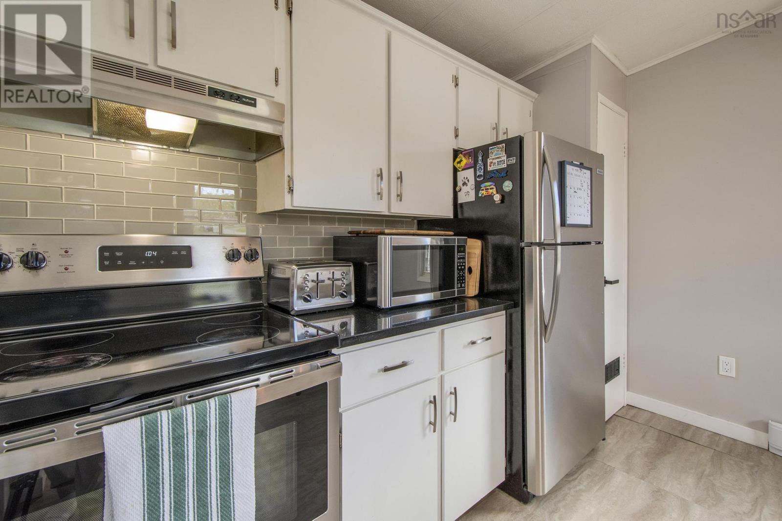 851 Duggan Drive, Beaver Bank, Nova Scotia  B4E 1L7 - Photo 8 - 202512282