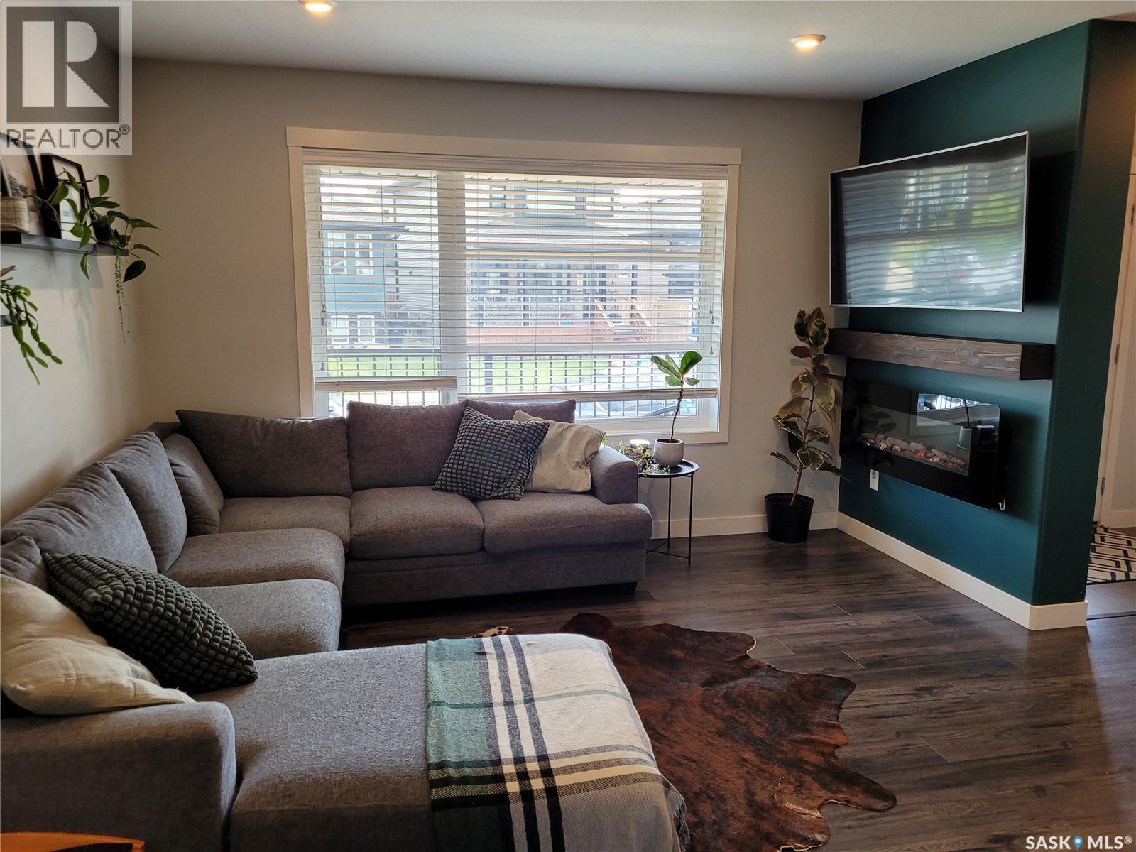 Property at 1054 Kloppenburg BEND image 4
